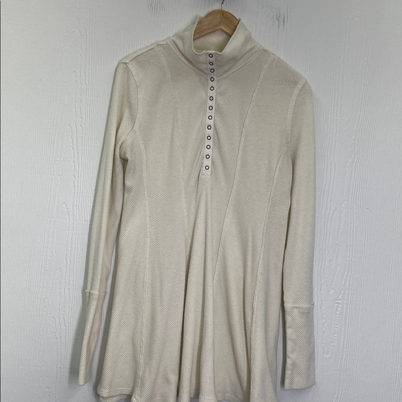 Free People - We The Free Made Of Dreams Ivory Thermal Half Button Blouse Large - Picture 10 of 13